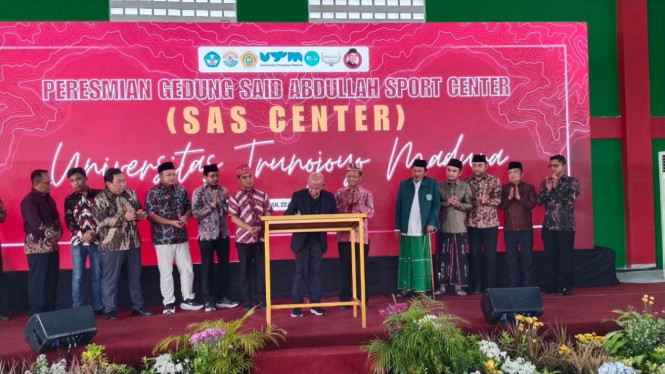 Said Abdullah resmikan aula UTM (LASO)