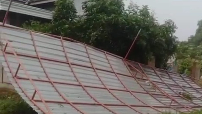 Cuaca ekstrem, belasan rumah di Bangkalan rusak