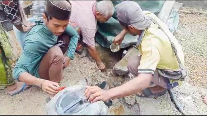 Warga Bangkalan geger temukan minyak bumi