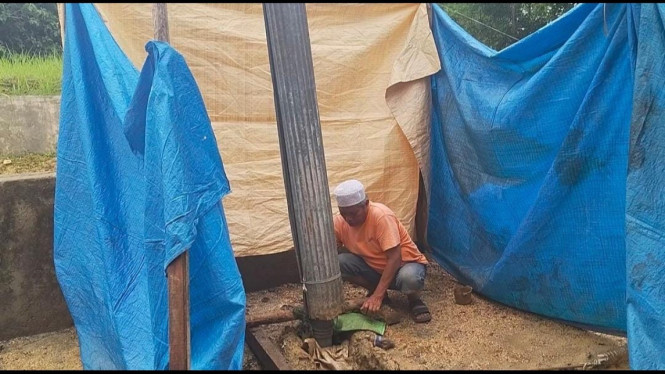 Sumur bor mengeluarkan minyak di Bangkalan