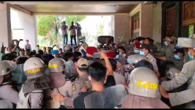 Unras ricuh, 3 Mahasiswa Bangkalan luka-luka