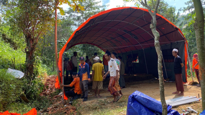 Tenda BPBD Pamekasan untuk pengungsian warga