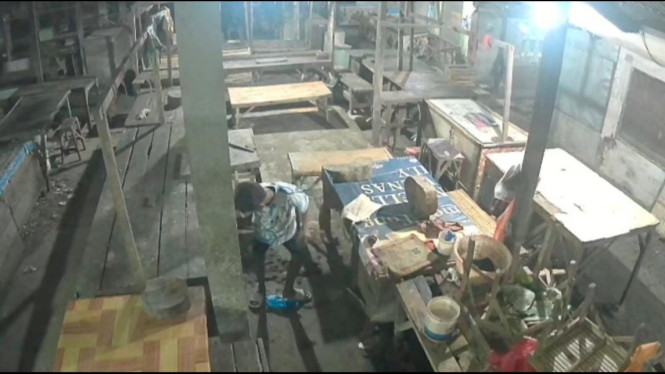 Aksi pencurian di pasar Kamal terekam CCTV