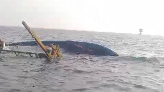 Kapal nelayan karam usai tabrak tower