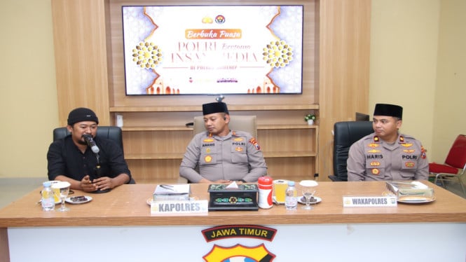 kegiatan berbuka puasa bersama insan media di Aula Ruang Video Conference (Vidcon) Mapolres Sumenep