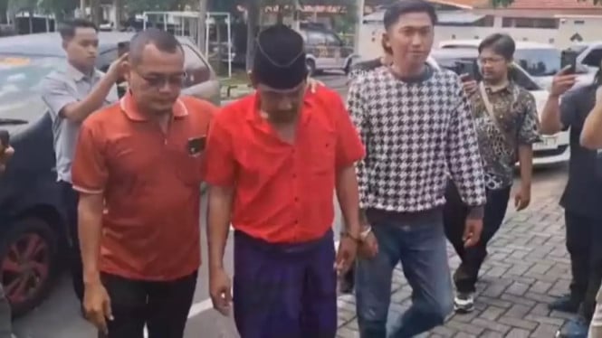 Terduga pelaku penculikan dan penyekapan saat digiring oleh Satreskrim Polres Jombang