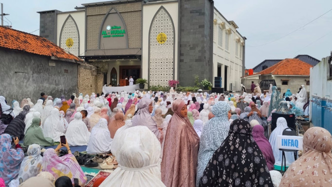 Jamaah Muhamaddiyah Bangkalan memadati sholat Id, jalan sempat tertutup