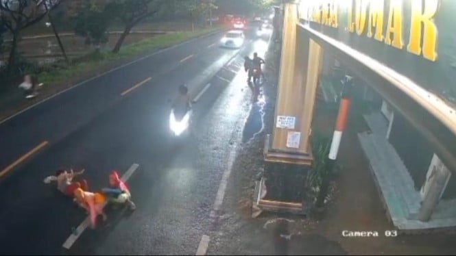 Cuplikan rekaman CCTV kecelakaan lalu lintas di Bangkalan Madura