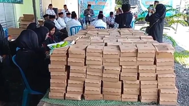 Ribuan nasi kotak disiapkan bagi jamaah haul Syaikhona Kholil Bangkalan Madura