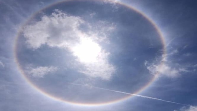Penampakan fenomena sun halo terlihat di Pamekasan Madura