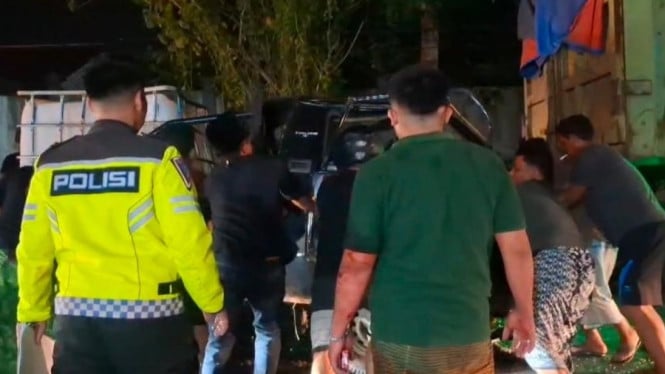 Laka maut di Bangkalan, korban tewas terjepit bagian depan mobil pikap