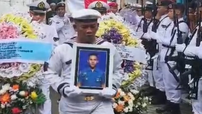 Momentum almarhum Ghoriful Kasyfi saat hendak dimakamkan