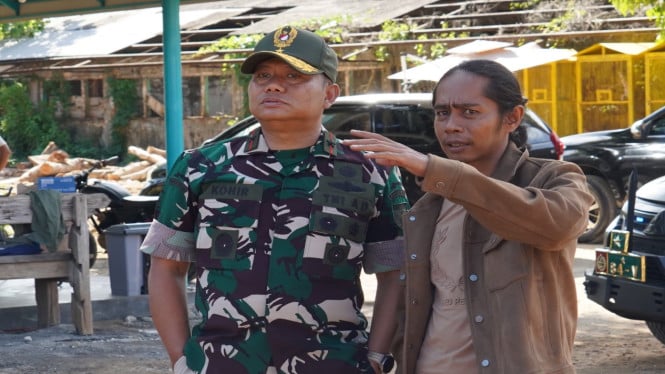 Jenderal Yang Tak Menunggu Telepon  Oleh Fauzi As Kemarin saya duduk satu gazebo dengan Brigjen TNI Kohir. Bukan di ruang rapat mewah. Bukan di hotel