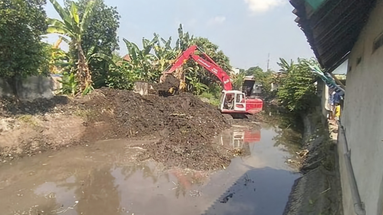 Normalisasi sungai di Jombang.