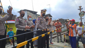 Tekan Kecelakaan Satlantas Polresta Malang Kota Pasang Rotator di Rel