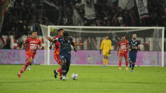 Arema FC Kembali Bayar Denda Rp100 Juta Gara-gara Flare di Bali