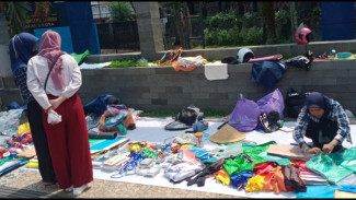 Pedagang Perlengkapan Kebutuhan PKK Maba UB Raup Jutaan Rupiah