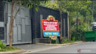 Rumah Ferdy Sambo Dikirimi Karangan Bunga