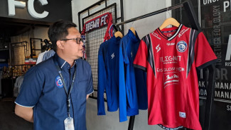 Banyak Diminati Penjualan Jersey Arema FC Musim Ini Laris Manis
