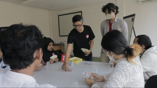 Asiknya Belajar Bisnis Komunikasi Pakai Board Game