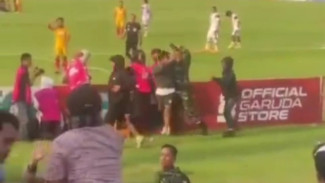 Aremania Minta Persik Usut Tuntas Aksi Pemukulan Oknum Berompi Pink
