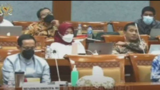 Dimarahi Anggota DPR, Nadiem Makarim Tertunduk Diam
