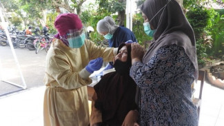 Siswa SDN Arjosari 2 Kota Malang Jalani Swab Acak