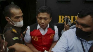 Buku Hitam Yang Dipegang Sambo Diduga Berisi Data Konsorium 303