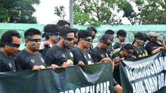 JMR FC Lakukan Aksi Tutup Mata dan Cuci Tangan