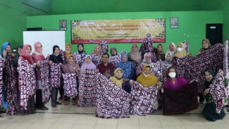 Isi Waktu, Warga Kelurahan Tunjungsekar Kota Malang Membatik Shibori