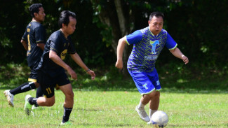 Olahraga Bersama Ala JMR FC dan Tugu Tirta Lewat Sepak Bola