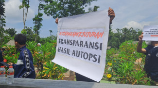 Aremania Kawal Autopsi Natasya dan Naila Korban Tragedi Kanjuruhan