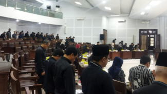 40 Hari Tragedi Kanjuruhan, Paripurna Diwarnai Mengheningkan Cipta