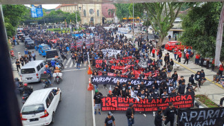 Ribuan Aremania Turun Ke Jalan, Kota Malang Menghitam