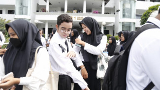 Saat Mahasiswa UMM Pakai Pita Hitam Untuk 40 Hari Tragedi Kanjuruhan
