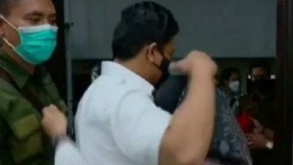 Momen Saat Susi Kejar dan Peluk Ferdy Sambo