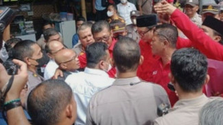 Dianggap Hina Bung Karno, Desmond Digeruduk Massa Kader PDIP