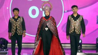 Keren! UMKM Kota Malang Ciptakan Fashion Daur Ulang