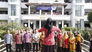 Meriahnya Peringatan Hari Guru Oleh FKIP UMM