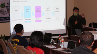 Pentingnya Literasi Digital Masyarakat di Era Internet