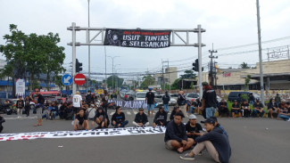 Jalan Menuju Exit Tol Singosari Sempat Diblokade Aremania