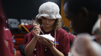 Mahasiswa Asing Lukis Topeng hingga Lomba Egrang di ISS UMM 2022