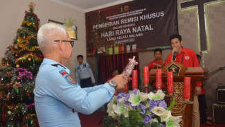 Lapas Kelas I Malang Berikan Remisi Khusus Pada 35 Warga Binaan