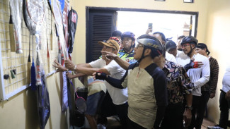 Pengerajin di Malang Manfaatkan Limbah Plastik Untuk Produksi Raket Bulu Tangkis
