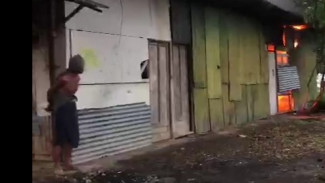 Viral ODGJ di Malang Marah-marah Hingga Diduga Bakar Warung Warga