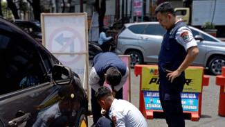 Dishub Kota Malang Gembok Puluhan Mobil Karena Parkir Sembarangan