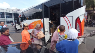 Polresta Malang Kota Berangkatkan Puluhan Warga Balik ke Jakarta