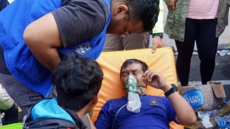 Petugas Damkar Harus Dapat Pertolongan Medis Saat Berjuang Padamkan Malang Plaza