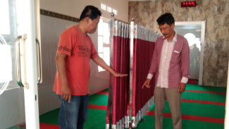 Pasangan Kekasih Terekam Kamera CCTV Curi Kotak Amal di Kota Batu