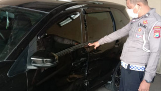 Mobil Pejabat Jombang Terlibat Kecelakaan dengan Pengendara Motor